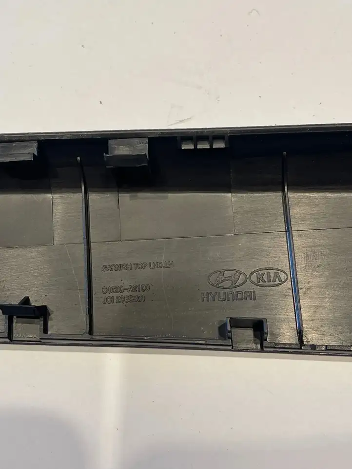 Kia Ceed (2015 - 2018) 84690-A2100 Прочие детали салона — фото 4