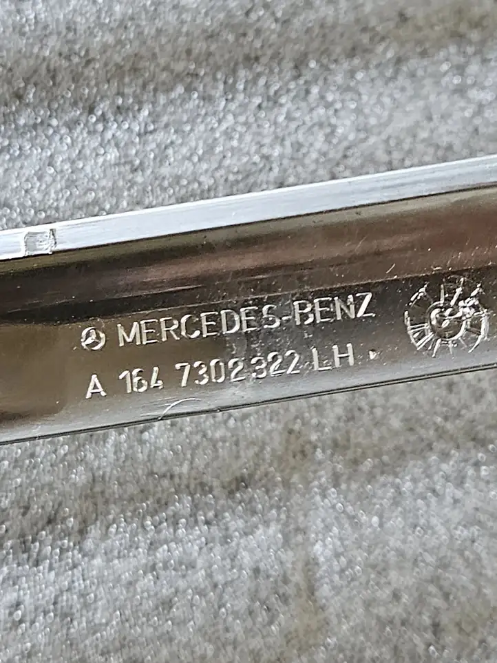 Mercedes-Benz GL X164 (2006 - 2012) A1647302322 Прочие детали салона — фото 4
