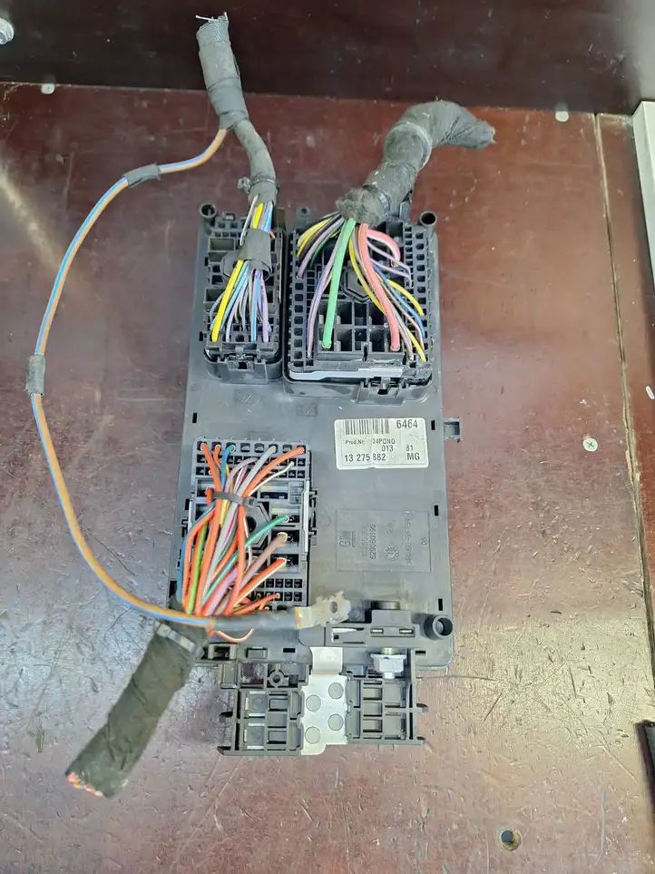 Opel Insignia A (2008 - 2017)  13275882 Блок предохранителей