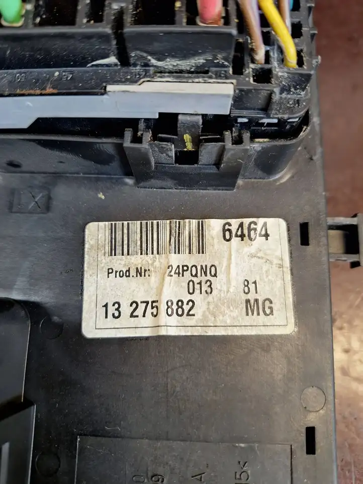 Opel Insignia A (2008 - 2017)  13275882 Блок предохранителей