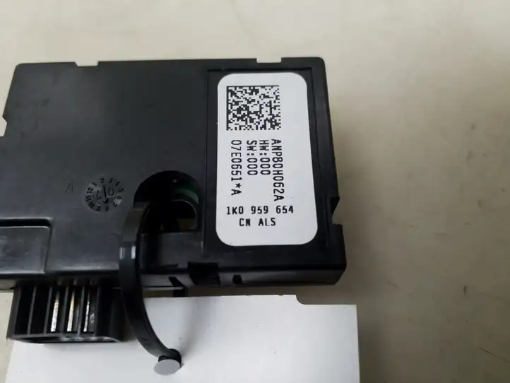 Volkswagen Tiguan (2007 - 2011)  1K0959654 Датчик положения (угла) руля