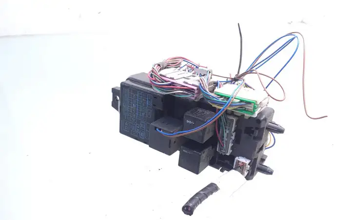 Mitsubishi Space Star (1998 - 2005)  MR318828 Ящик предохранителей (комплект)