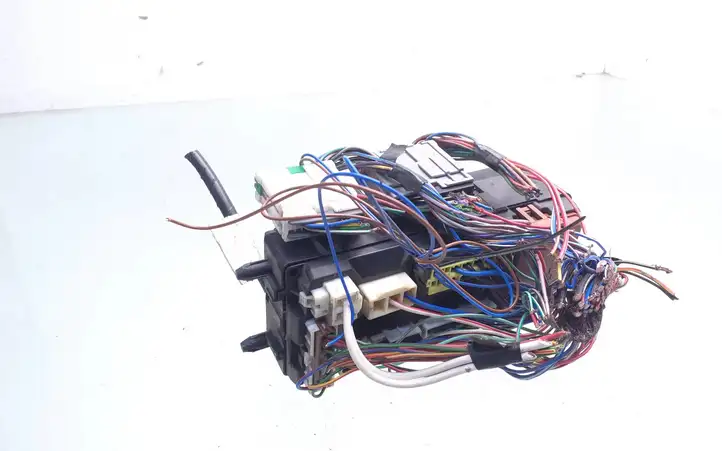 Mitsubishi Space Star (1998 - 2005)  MR318828 Ящик предохранителей (комплект)