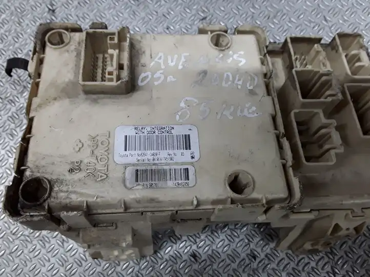 Toyota Avensis T250 (2003 - 2006) 1420482956 Блок предохранителей — фото 2