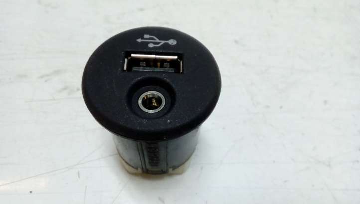 280023BH00A Nissan Qashqai USB jungtis