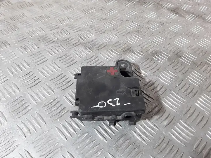 Audi A4 S4 B8 8K (2007 - 2011) 8K0937517A Плюсовой провод аккумулятора — фото 1