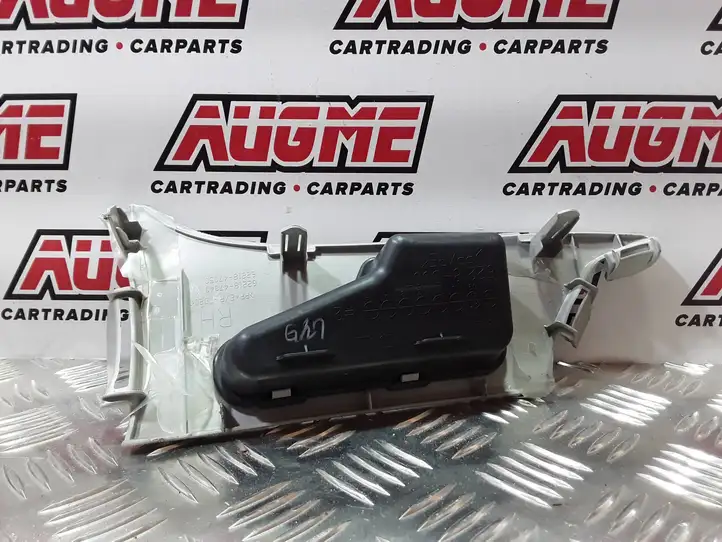 Toyota Prius (XW30) (2009 - 2015) 6221847050 Прочие детали салона — фото 3