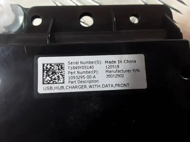 Tesla Model 3 (2017 - 2023) 109329500A USB модуль — фото 3