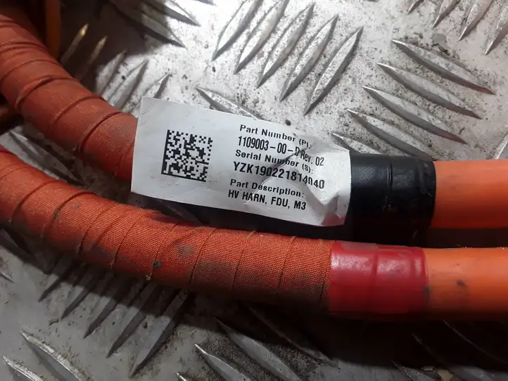 Tesla Model 3 (2017 - 2023)  110900300D Другой проводник