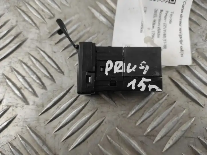 Toyota Prius+ (ZVW40) (2011 - 2018)  FA134342A Разъем USB