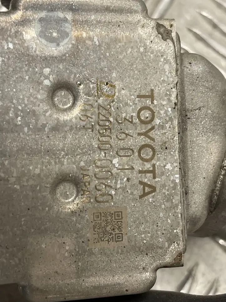Toyota RAV 4 (XA40) (2012 - 2018) 2205000060 Охладитель клапана EGR — фото 4