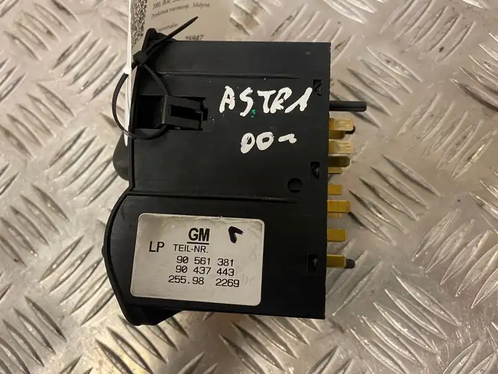 Opel Astra G (1998 - 2004) 90561381 Включатель фонарей — фото 2