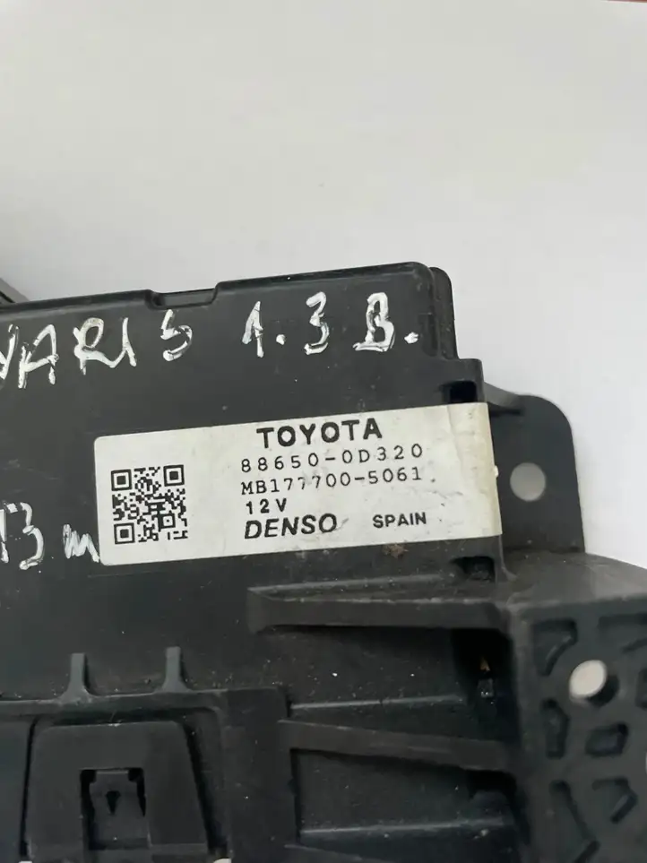 Toyota Yaris (2014 - 2019) 886500D320 Модуль управления кондиционером — фото 2