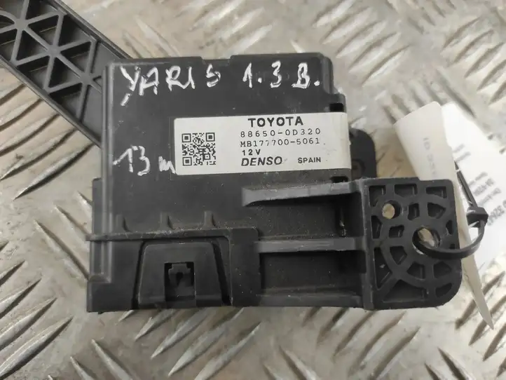 Toyota Yaris (2014 - 2019) 886500D320 Модуль управления кондиционером — фото 4