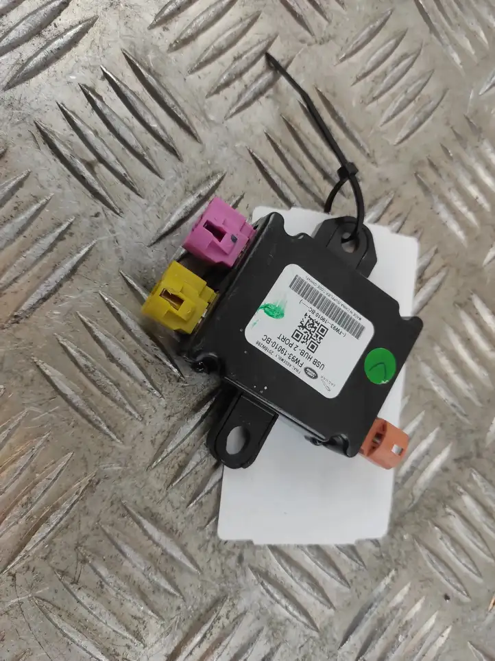Jaguar XF (2007 - 2015) FW9319010BC USB модуль — фото 3