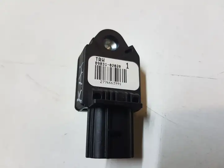 Lexus IS 220D-250-350 (2005 - 2010) 8983102020 Датчик удара SRS — фото 1
