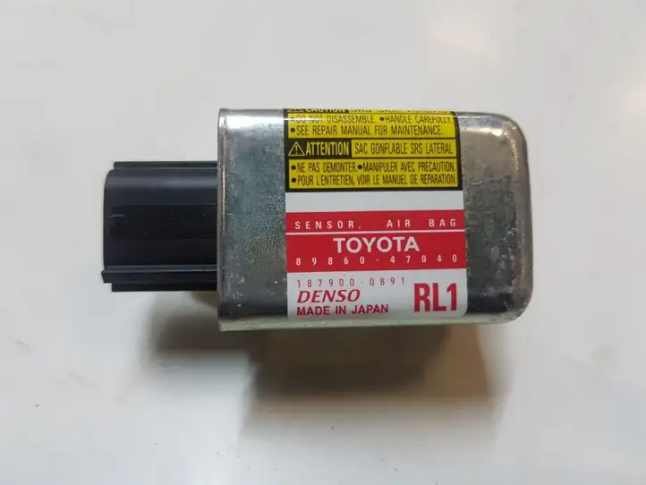 Toyota Prius (XW20) (2003 - 2009) 8986047040 Датчик удара SRS — фото 1