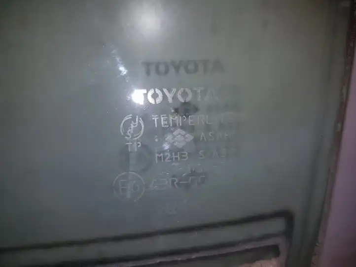Toyota Prius (XW20) (2003 - 2009) Заднее стекло — фото 2