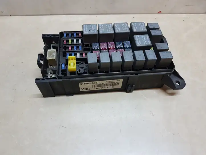 Kia Sorento (2002 - 2006) 911603E070 Блок предохранителей — фото 1