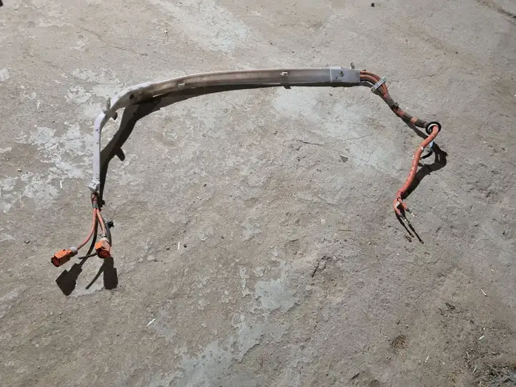 Toyota Prius (XW20) (2003 - 2009) 8216447060 Плюсовой провод аккумулятора — фото 1