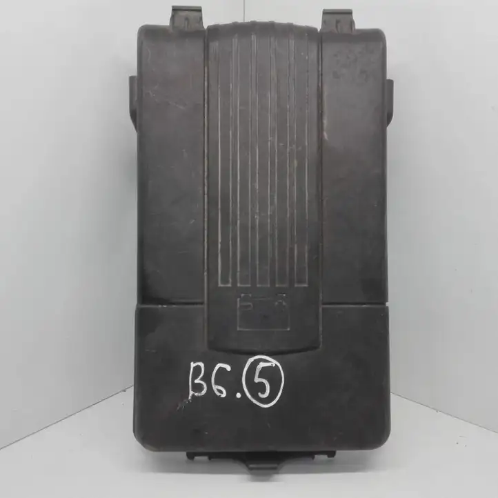 Volkswagen PASSAT B6 (2005 - 2010) 1K0915443A Крышка ящика аккумулятора — фото 1