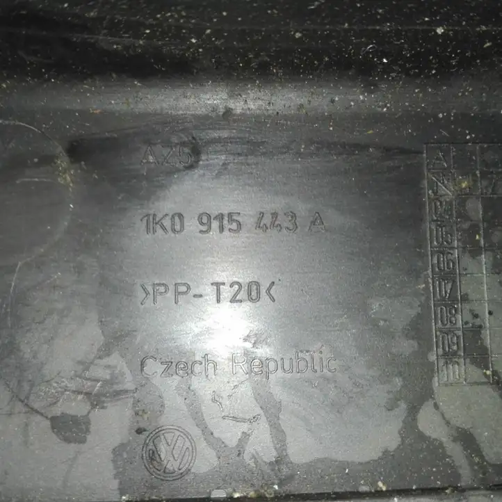 Volkswagen PASSAT B6 (2005 - 2010) 1K0915443A Крышка ящика аккумулятора — фото 2