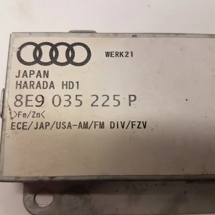 Audi A4 S4 B7 8E 8H (2004 - 2009) 8E9035225P Усилитель антенны — фото 2