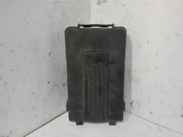 Volkswagen PASSAT B6 (2005 - 2010) 1K0915443A Крышка ящика аккумулятора — фото 2