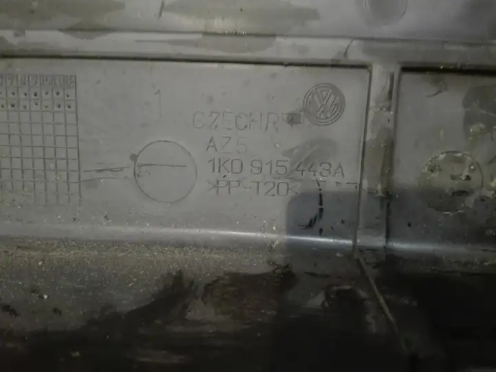 Volkswagen PASSAT B6 (2005 - 2010) 1K0915443A Крышка ящика аккумулятора — фото 3