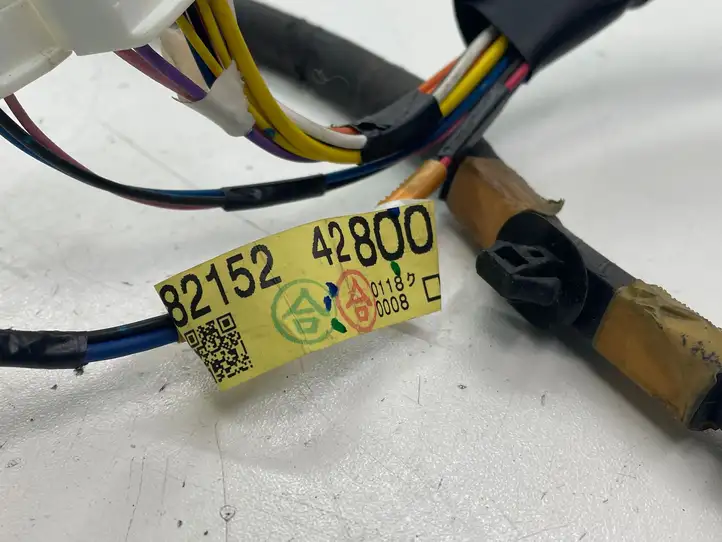 Toyota RAV 4 (XA30) (2006 - 2016)  8215242800 Проводка передних дверей