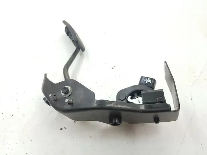 Toyota Corolla Verso AR10 (2004 - 2009) 7811135030 Педаль акселератора — фото 3