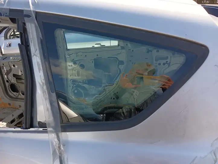 Ford C-MAX II (2010 - 2015) Заднее боковое стекло — фото 3