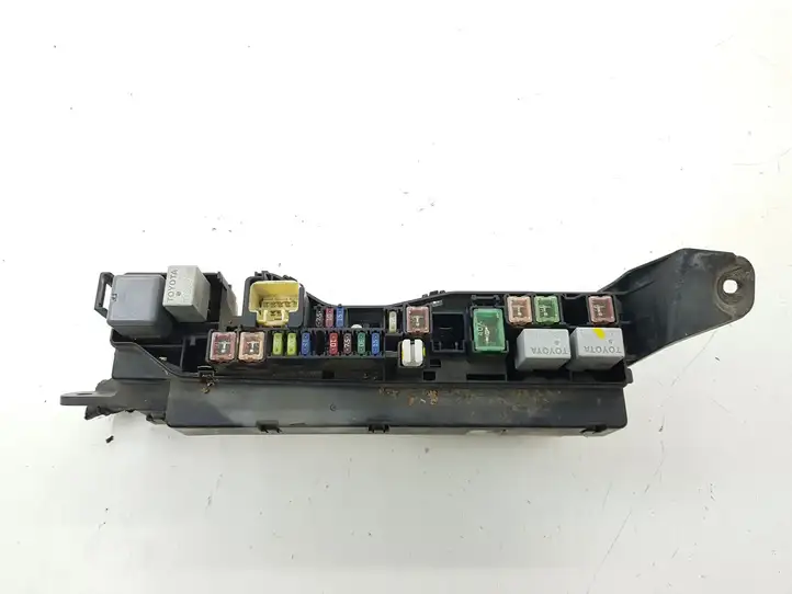 Toyota Corolla Verso AR10 (2004 - 2009) 9008087019 Блок предохранителей — фото 4