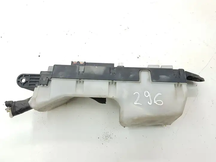 Toyota Corolla Verso AR10 (2004 - 2009) 9008087019 Блок предохранителей — фото 5