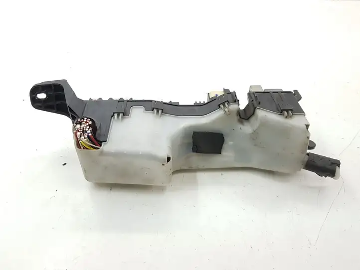 Toyota Corolla Verso AR10 (2004 - 2009) 9008087019 Блок предохранителей — фото 6
