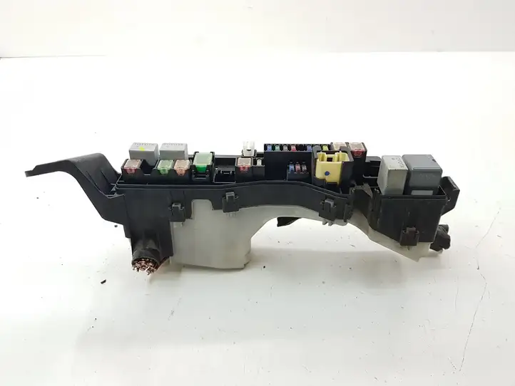 Toyota Corolla Verso AR10 (2004 - 2009) 9008087019 Блок предохранителей — фото 7