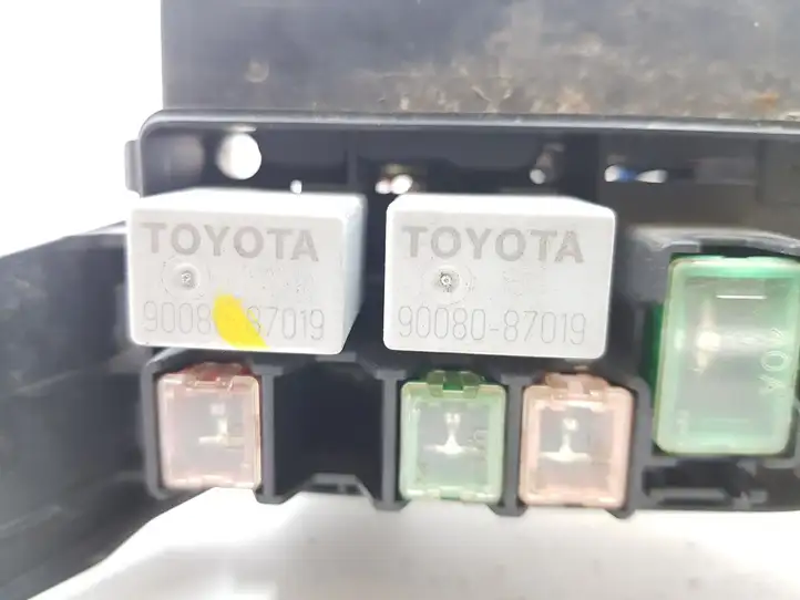 Toyota Corolla Verso AR10 (2004 - 2009) 9008087019 Блок предохранителей — фото 8
