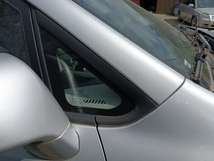 Kia Carens II (2006 - 2012) Треугольное стекло кузова — фото 5
