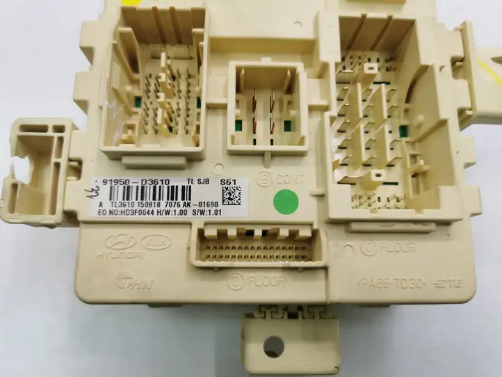 Hyundai Tucson TL (2015 - )  91950D3610 Блок предохранителей