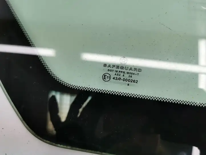 Chrysler 300 - 300C (2005 - 2011) E1143R000262 Заднее боковое стекло — фото 2