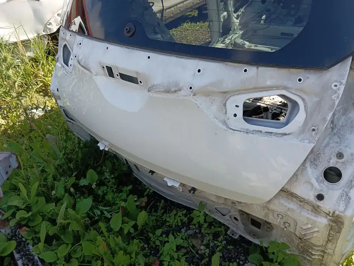 Toyota Auris E180 (2012 - 2018) Крышка багажника — фото 3
