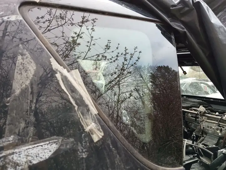 Toyota RAV 4 (XA30) (2006 - 2016) Заднее боковое стекло — фото 2