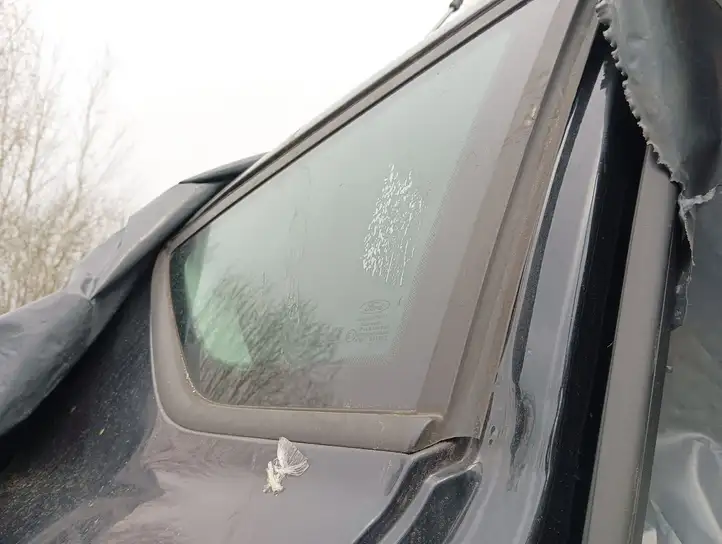 Ford C-MAX II (2010 - 2015) Заднее боковое стекло — фото 4