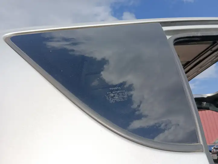 Toyota RAV 4 (XA30) (2006 - 2016) Заднее боковое стекло — фото 3