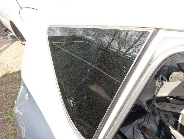 Toyota RAV 4 (XA30) (2006 - 2016) Заднее боковое стекло — фото 4