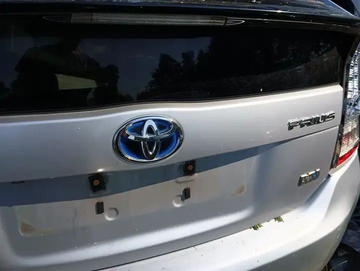 Toyota Prius (XW30) (2009 - 2015) Крышка багажника — фото 2