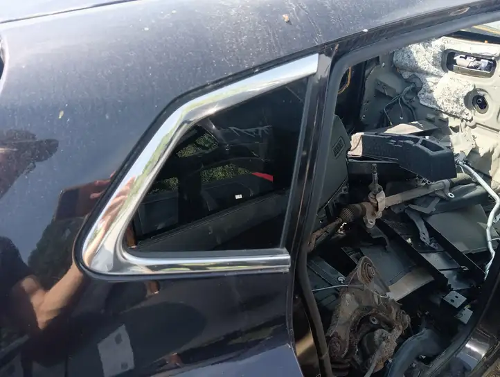 Nissan Qashqai (2013 - 2017) Заднее боковое стекло — фото 2