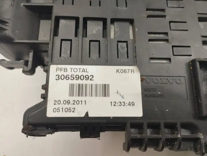 Volvo V60 (2010 - 2013) 30659092 Реле защиты аккумулятора — фото 2