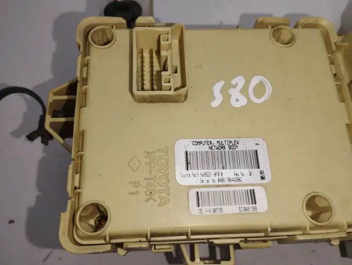 Toyota Corolla Verso AR10 (2004 - 2009) 892210F010 Блок предохранителей — фото 4