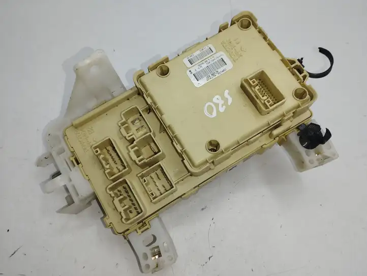 Toyota Corolla Verso AR10 (2004 - 2009) 892210F010 Блок предохранителей — фото 6